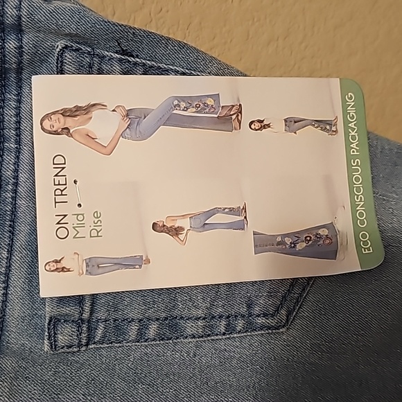 NWT Waist: 26"-28" - Picture 5 of 8